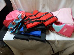 lot 26086 image: Lot of Misc. Life Jackets & Goggles