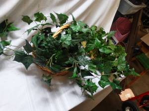 lot 26089 image: Fake Plant Decor Basket