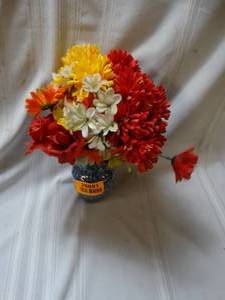 lot 26091 image: Fake Flowers w Glass Vase