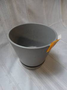lot 26097 image: New 8 Planter & Pot