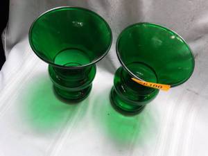 lot 26100 image: 2 Green Glass Vases