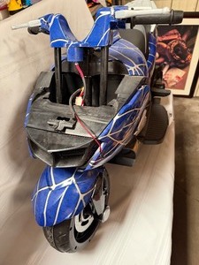 lot 25798 image: Marvel Ultimate Spider-Man Power Webs Stunt Launch Spider Cycle