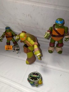 lot 25810 image: Teenage Mutant Ninja Turtles Figurines