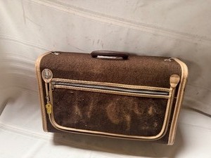 lot 25852 image: BPS Suitcase