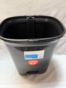 lot 25937 image: Room Essentials Trash Bin