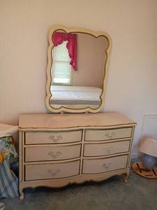 lot 911 image: Dresser with Mirror.  6 Drawers   66 x 48 x 18.   Matches lot 912.     Located upstairs