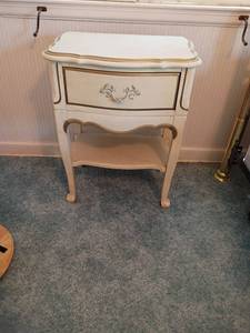 lot 912 image: Caldwell Small Side Table.   25 x 19 x 13.  Matches lot 911.   Located upstairs