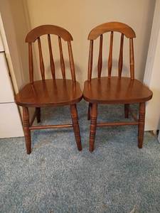 lot 915 image: 2 Childs Wooden Chairs