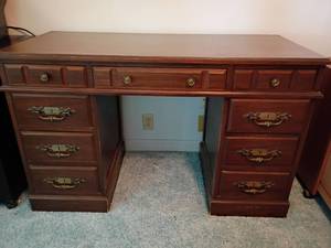 lot 917 image: Office Desk.  8 Drawers    30 x 48 x 22.  Located upstairs