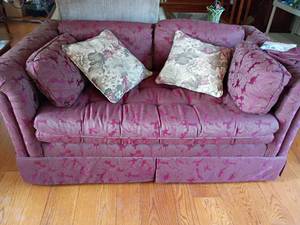 lot 936 image: Love Seat with Throw Pillows