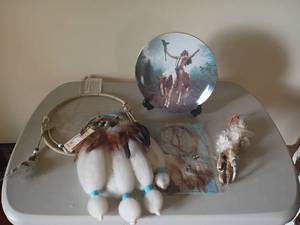 lot 940 image: 8in. American Indian Plate, Mystic Warrior, Dream Catchers, Hand Made Mandella and Claw