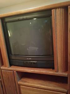lot 979 image: 27in Sony Television with Remote.  Located in basement