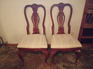 lot 991 image: 2 Dining Room Chairs.   Located in basement