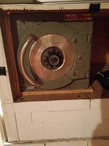 lot 1006 image: Safe.  Will need to be removed.   Approximately 9 x 10 x 18.  Located in basement