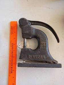 lot 1042 image: 1909 Simmons Brader Tool