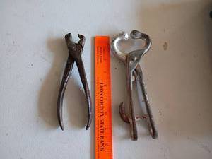 lot 1049 image: Antique Hog Ringer and Vintage Bull Nose Lead Puller