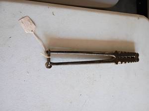 lot 1050 image: 1930s Vintage Lineman Tool.  Used on telephone wire