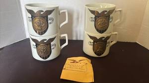 lot 1114 image: Bicentennial Commemorative Mugs 1776-1976