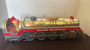 lot 1116 image: Silver Mountain 3525 Tin Lithograph Toy Train Locomotive