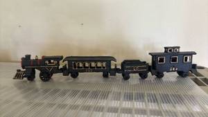 lot 1120 image: Cast Iron Train Set 5-Piece Locomotive Passenger Cars Caboose