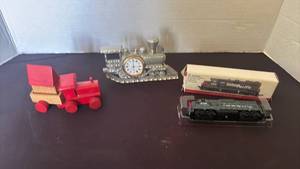 lot 1121 image: Model Train Locomotive Collectibles Clock with Toy Figures