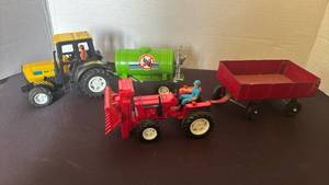 lot 1122 image: Farm toy vehicle set with tractor, trailers, sprayer and figures