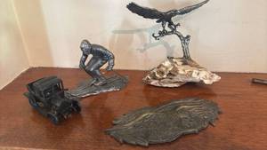 lot 1131 image: Decorative Figurines Eagles , Skier and Vintage Car