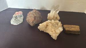 lot 1137 image: Raw Mineral and Crystal Specimen Pieces