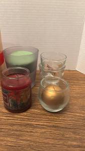 lot 1225 image: Candle Gift Set 4-Piece with Decorative Box and Accessories