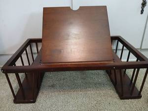lot 1321 image: Lap desk 26 x 15