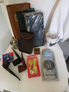 lot 1322 image: Miscellaneous , tobacco pipes, riverfest buttons