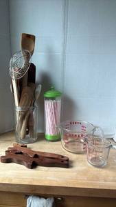 lot 1409 image: Kitchen Utensil and Measuring Tool Lot with Pyrex Glass Measures
