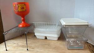 lot 1418 image: Lot Kitchen Storage Containers Wire Baskets Egg Holder Leo Sign Mug
