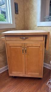 lot 1433 image: Kitchen Cart with Drawer, Two Cabinet Doors, Casters, and Butcher Block Top 35x30x19