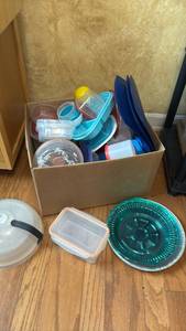 lot 1441 image: Lot of Assorted Food Storage Containers and Disposable Tableware