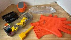 lot 1443 image: Arzts Kitchen Tool Lot Shredder Gloves Meat Claws Mashers and more