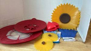 lot 1446 image: Silicone Lid Covers Spill Stopper Pot Holders Gloves and more