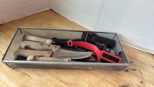 lot 1449 image: Chicago Cuttlery Knife Set with Sharpener and Storage Container