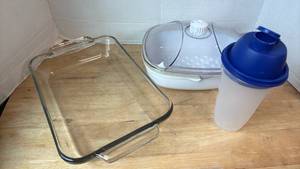 lot 1451 image: Food Storage Container Shaker Lidded Cup and Small Baking Dish
