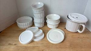 lot 1453 image: Corningware White Cookware Set with Lids and Handles