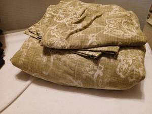 lot 1505 image: King Sheets with pillowcases