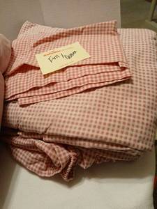 lot 1506 image: Fullqueen sheets with comforter