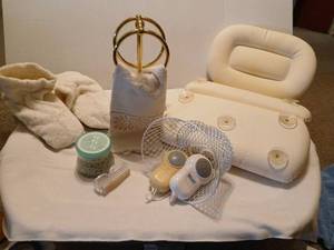 lot 1514 image: Bath pillow, robe, foot bath and miscellaneous