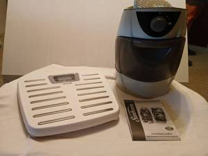 lot 1515 image: Scale, cool mist humidifiers,  pill containers