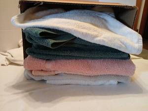 lot 1518 image: Hand towels