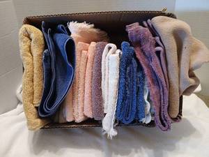 lot 1519 image: Hand towels
