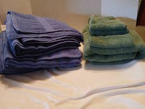 lot 1521 image: Bath towels