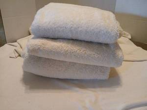 lot 1522 image: Bath towels