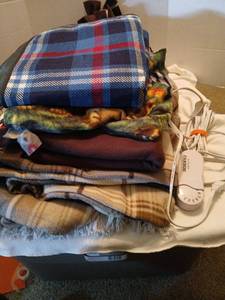 lot 1525 image: Throws , one heated throw