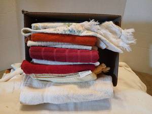 lot 1537 image: Hand towels